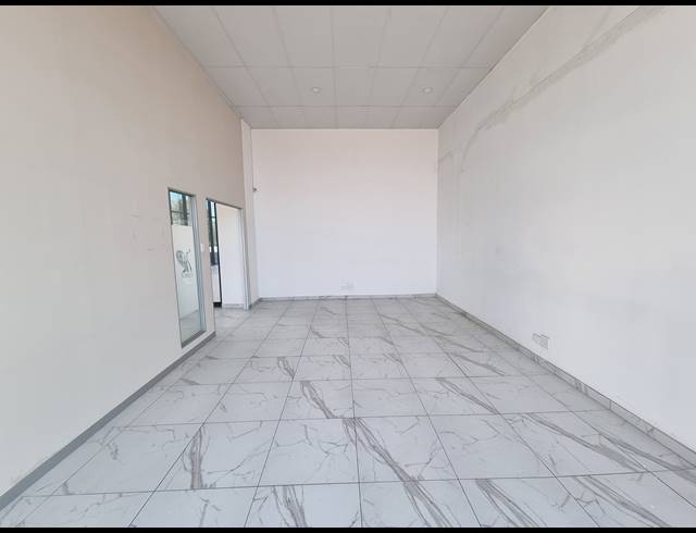 1,260M² WAREHOUSE TO LET IN ORMONDE